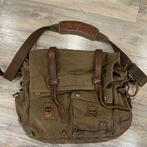 Beautiful, Rare, Belstaff 554 Large Messenger Bag. Near Perfect Condition.